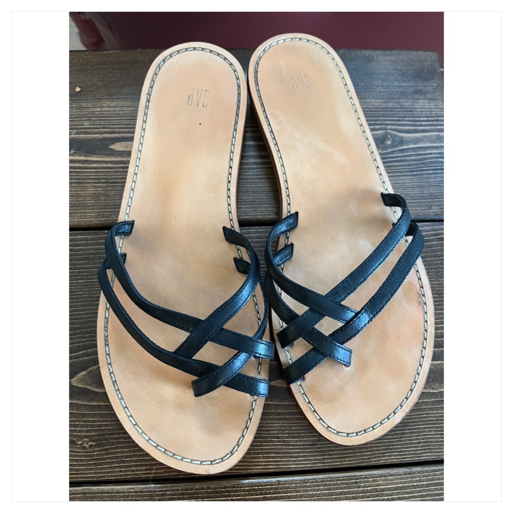 Sz 9 ladies Gap leather sandals made in Brazil